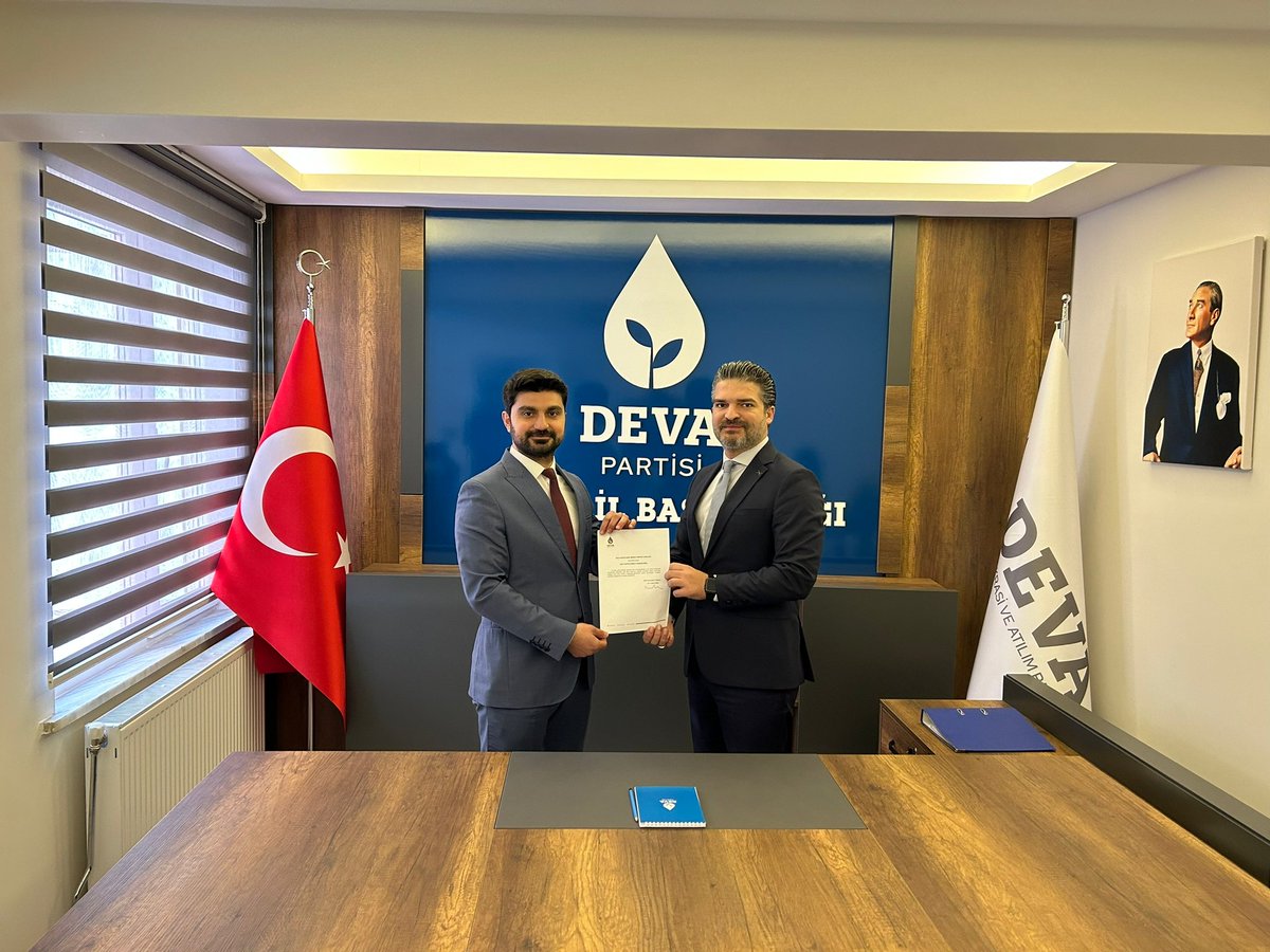 emrah_tosunoglu's tweet photo. KAMUOYUNA SAYGILARIMLA DUYURULUR

Seçim sürecini tamamlamamız ile birlikte Deva Partisi GMYK, bazı illerde aday adaylığı başvurusu sebebiyle istifa eden il başkanlarını görevlerine tekrar atamış bulunmaktadır.

İlimizde de Kurucu İl Başkanımız Kerem Arda görevine geri atanmıştır. https://t.co/l38t9q3L9C