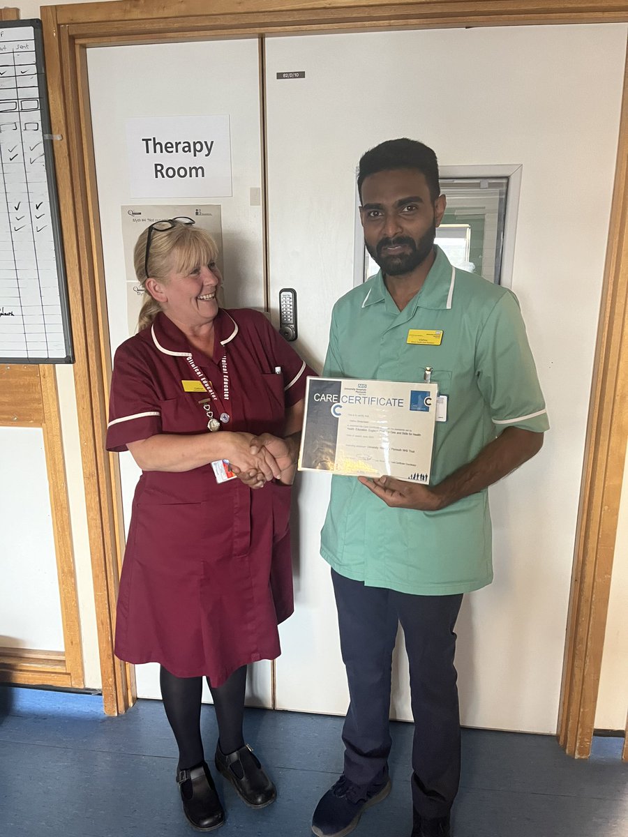 Shout out to one of our fantastic HCAs Vishnu for receiving his care certificate from our brilliant clinical educator Cath today! 🎉 #1BigTeam @UHP_NHS