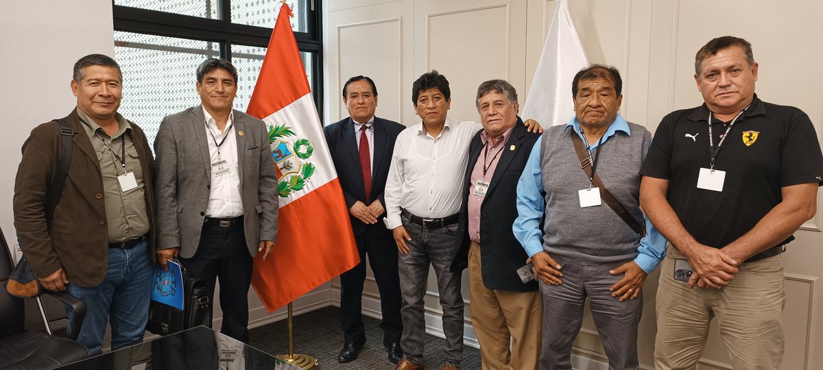 Dirigentes de la <a href="/CtpPeru/">Confederación de Trabajadores del Perú</a> liderados por Maximiliano Paz Soldán, se reunieron con el Defensor del Pueblo <a href="/Defensoria_Peru/">Defensoría del Pueblo</a>, Josué Gutiérrez. Agenda: Cumplimiento de sentencia <a href="/TC_Peru/">Tribunal Constitucional del Perú</a> de nivelación de pensiones,cumplimiento de la cuota de ley para discapacitados y ceses colectivos.