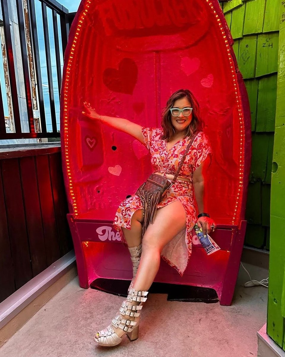 Fudpuckers's tweet photo. @k_jdiaz2 looks fudtastic in our Love Boat! ๐คฉ๐
We love seeing your photos around #fudpuckers keep tagging us! ๐ธ
#Fuds #loveboat #FudpuckersDestin #Destin #FudCup #DestinRestaurants #destinfl #destinflorida #todoindestin #visitfl #familyfun #sunset #beachfront #beachin https://t.co/EEs2Jq2lF7