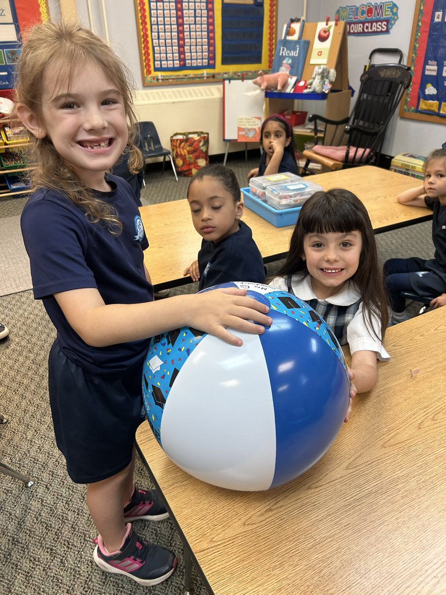 SJSksempkowski's tweet photo. The kindergarteners enjoyed autographing individual beach balls. We will miss our friends, but we have a lot of fun memories!❤️ https://t.co/wEdi41G3qI