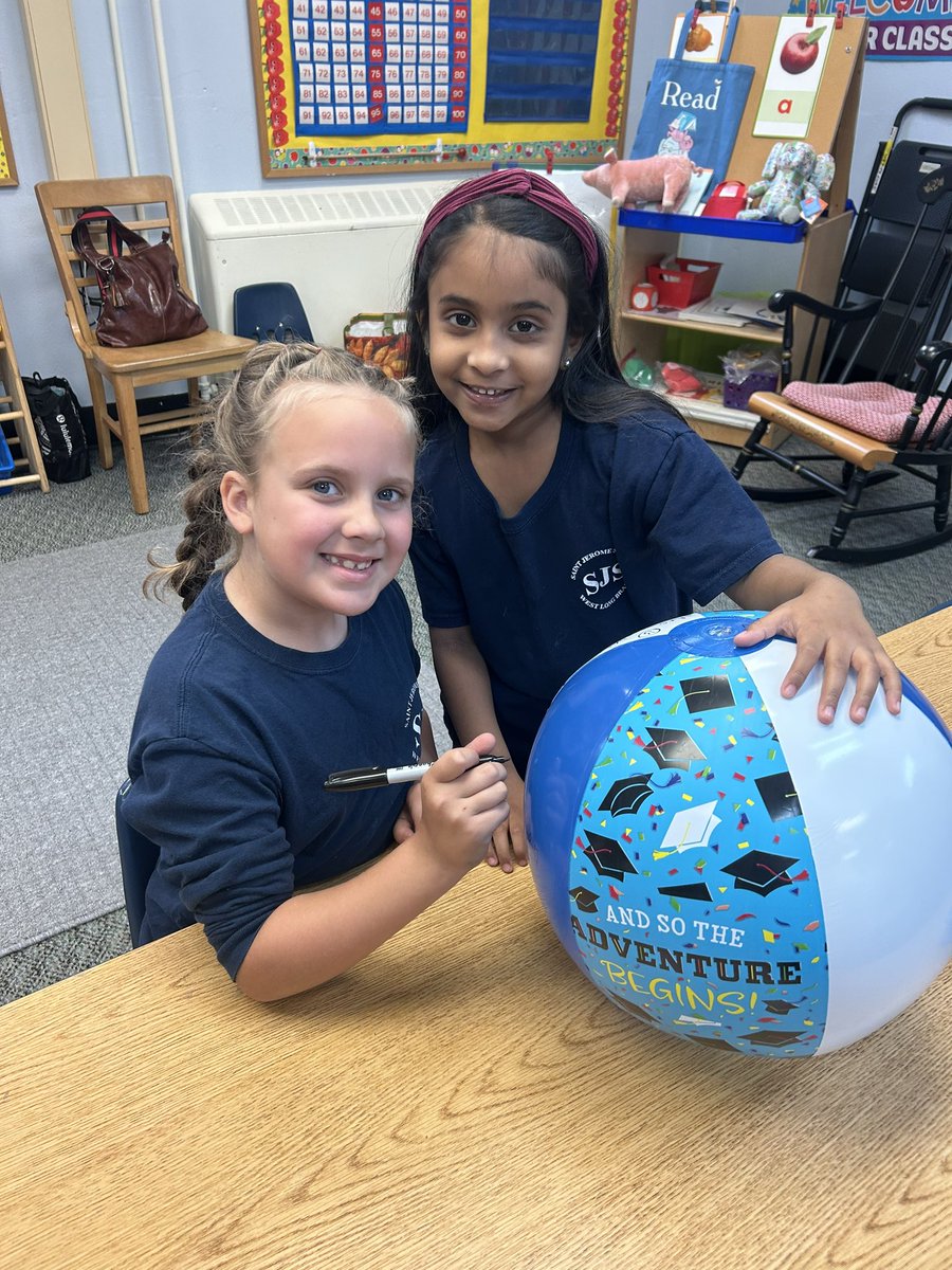SJSksempkowski's tweet photo. The kindergarteners enjoyed autographing individual beach balls. We will miss our friends, but we have a lot of fun memories!❤️ https://t.co/wEdi41G3qI