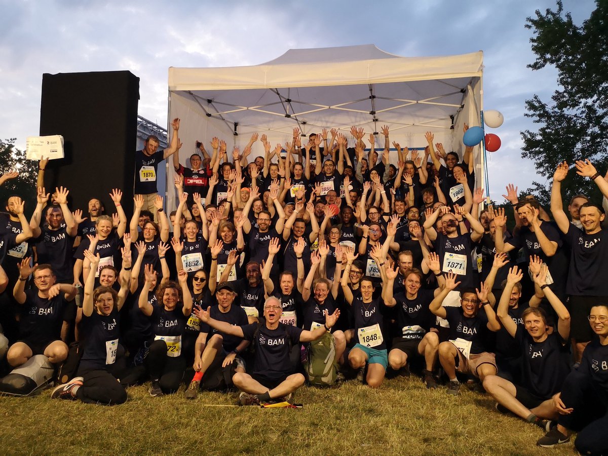 BAMResearch's tweet photo. #SosehenSiegeraus 🥳💪 Danke an alle #BAMResearch Teams zur #Teamstaffel @wasserbetriebe @sccrunning im #Tiergarten #Berlin #MitSicherheitvorn https://t.co/yMtaZ1RTP0