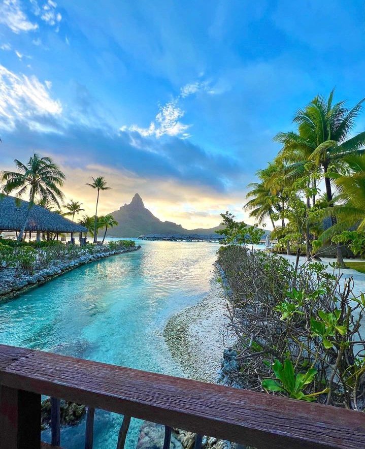 enzasv's tweet photo. Magical 🪄Bora Bora  🪄 https://t.co/aHEw6r9ErN