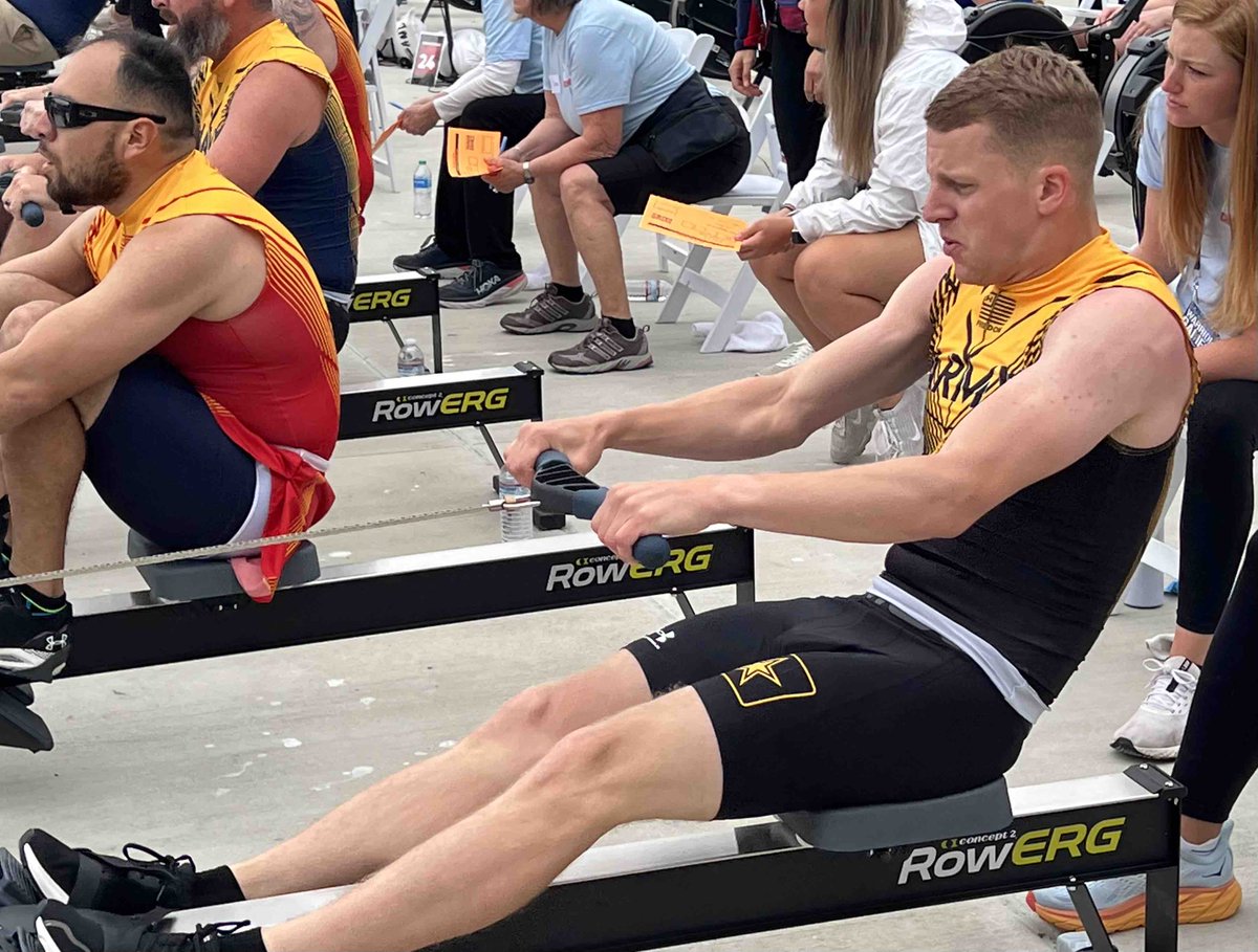 Spc. Timothy Capps giving it all he’s got in men’s 4 minute row !! GOOOOO  #TeamArmy! #WarriorGamesChallenge23 #ARCP #SanDiego