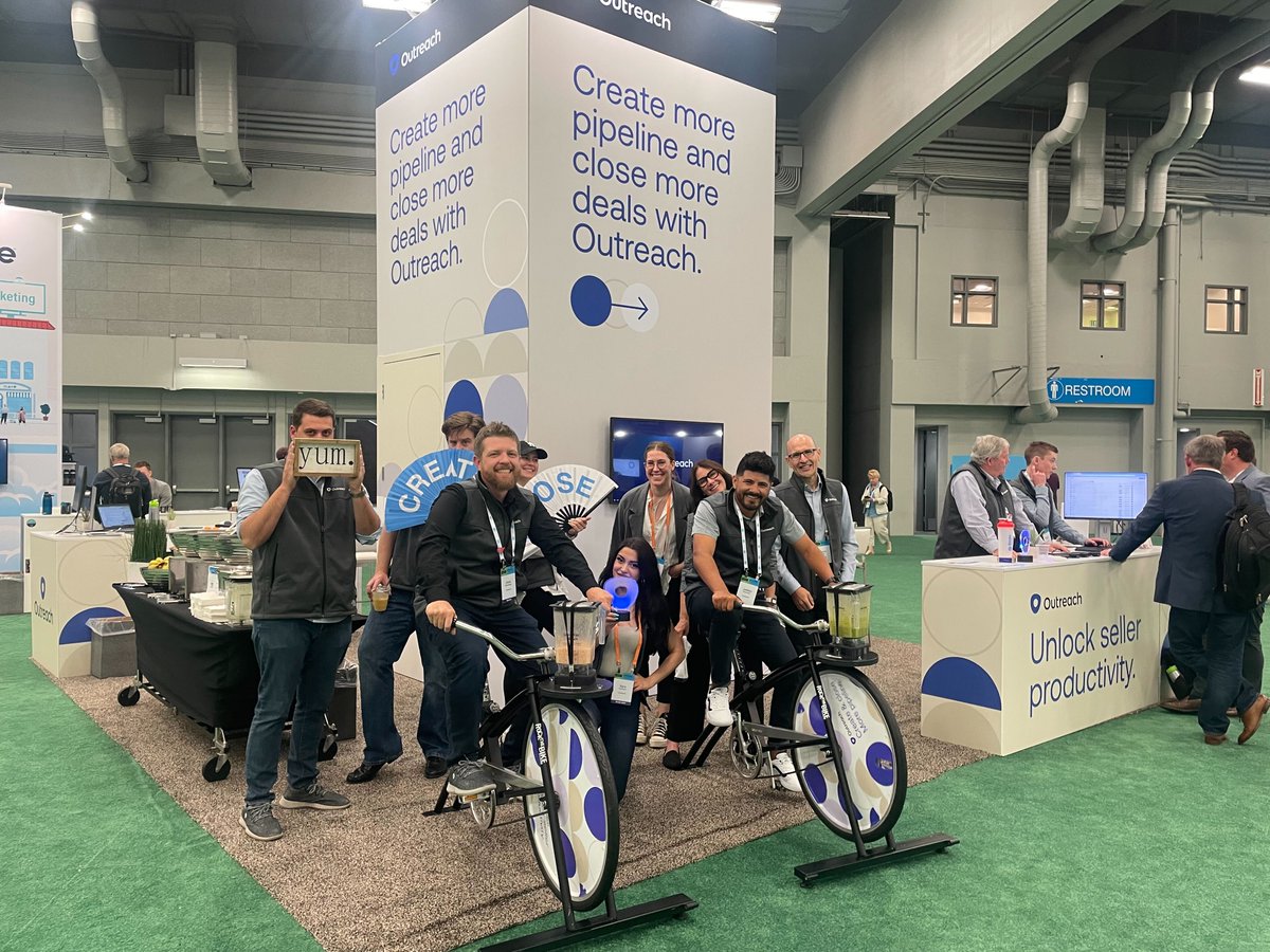 outreach_io's tweet photo. More fun moments from the Outreach booth! #forrb2bsummit https://t.co/RVDB3SRxt3
