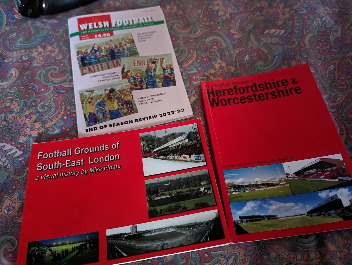 ⚽Russell Cox💙 on Twitter "A couple of new books and the latest issue