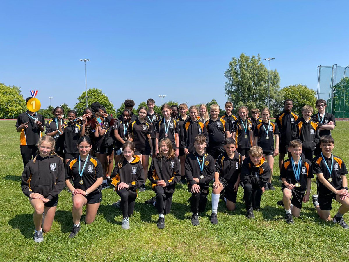 What a fabulous day at Hillingdon Stadium today at the Junior Borough Athletics!! A huge well done to all of our athletes who conducted themselves impeccably on and off the track and field! What a lot of talent in this photo 🤩 👏 🥳 #BRLiving #BRLoving