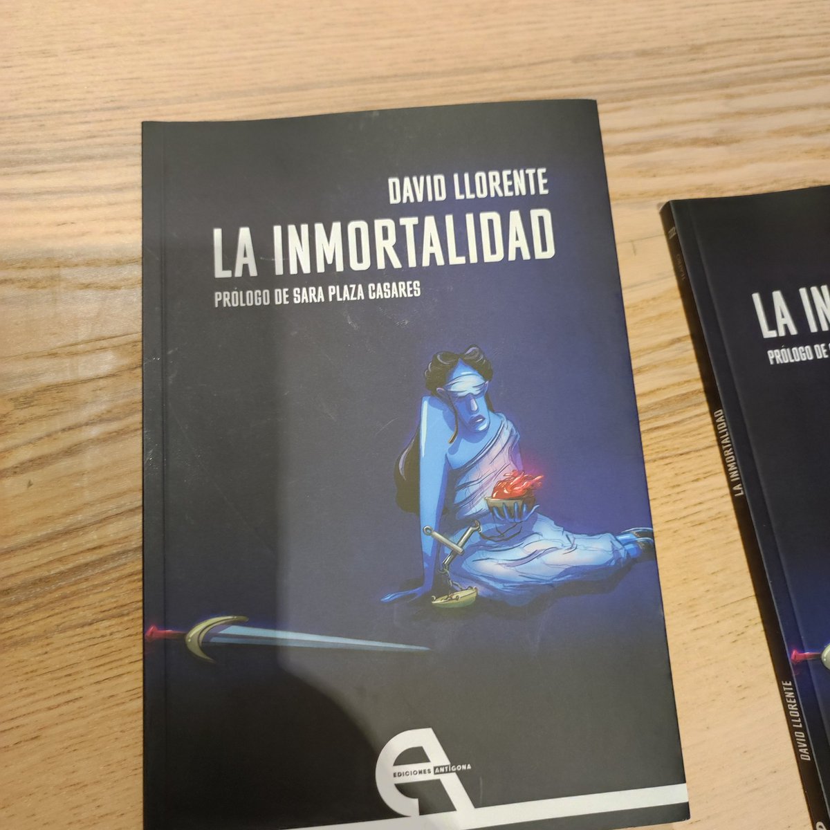 smrtelna's tweet photo. Mañana en la Feria del Libro de Madrid.
Lloverá. No puede ser un día más auténtico de feria. https://t.co/094hkkTiFb