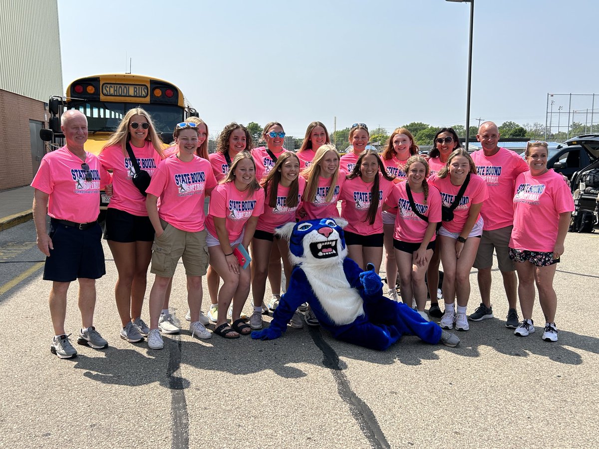 State send off for Wildcat softball team ⁦<a href="/OshkoshWestHigh/">Oshkosh West High School Athletics</a>⁩. Good luck tomorrow Wildcats!