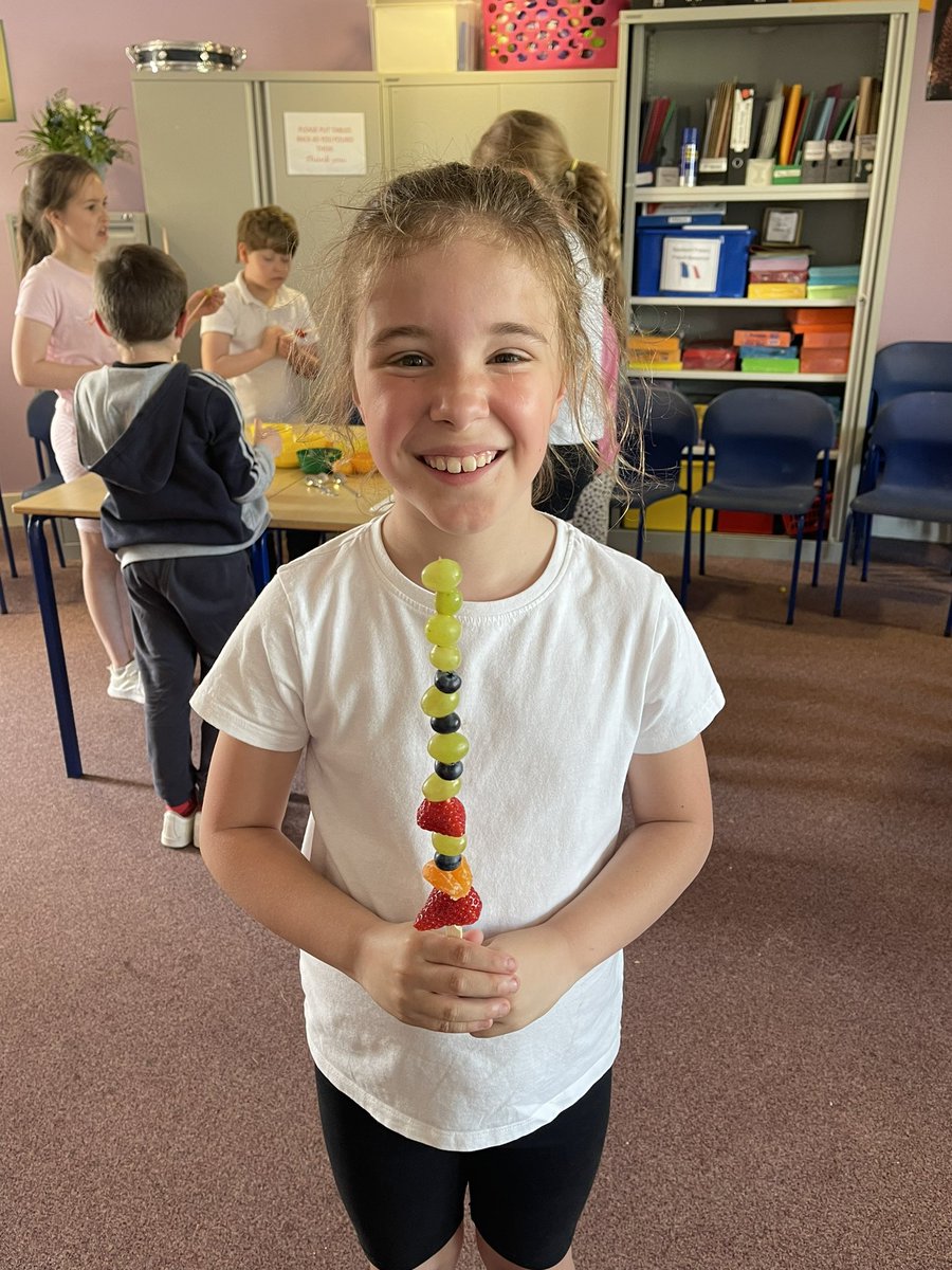 DeanburnPS_P4_3's tweet photo. We have been so busy today! Rugby, football, beep test, fruit rockets, basketball, mindfulness…we will all sleep well tonight! 😊 #DPSHealthweek and a HUGE thank you to all of our amazing volunteers who ran the workshops! https://t.co/LISD1VoWRG