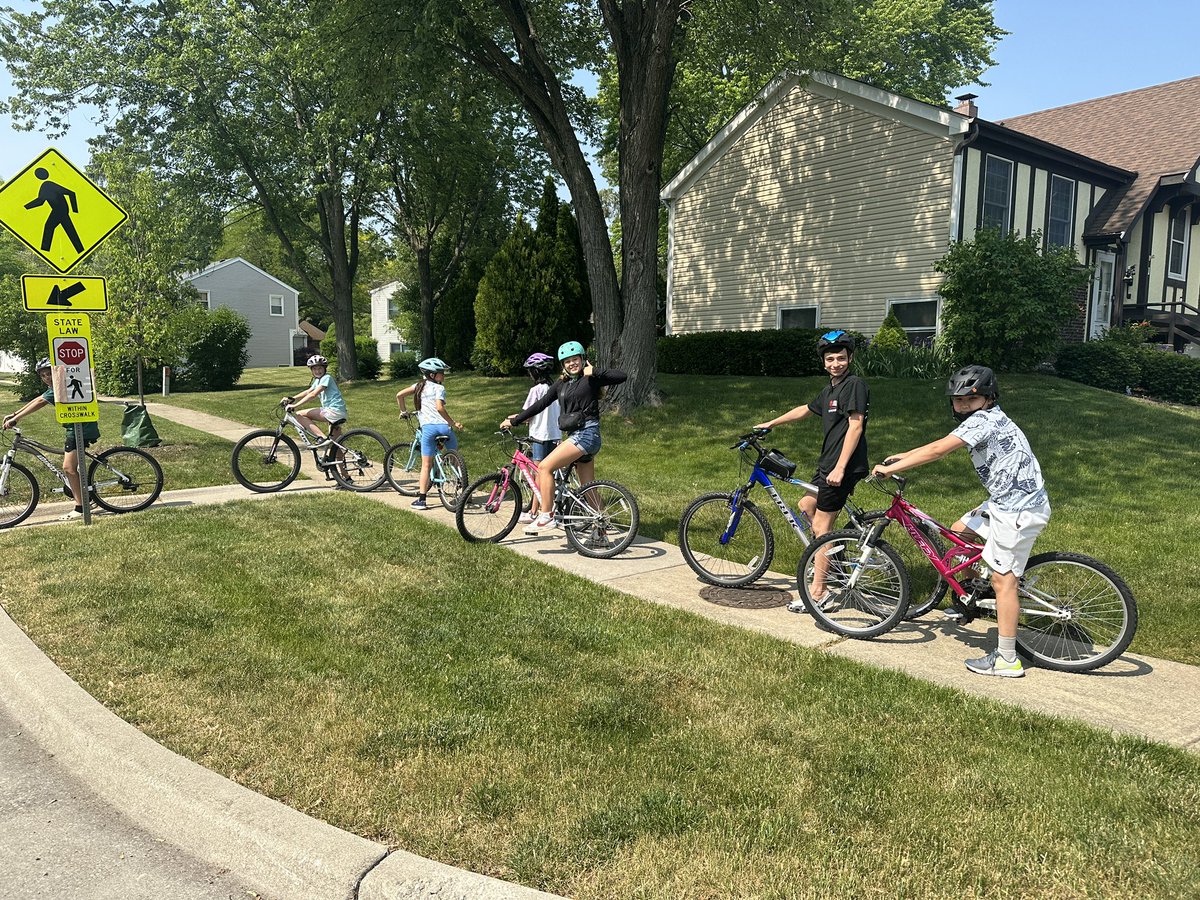 MSNorthPE1's tweet photo. Great fishing and biking day today🎣🚴🏼‍♀️🚲 again a big thank you to @VernonHillsPD for the bikes and @VHParkDistrict for having theses kids get outdoors.  @District_73 @D73Hei @HawthornMSN73 https://t.co/TCg0lsr0NE