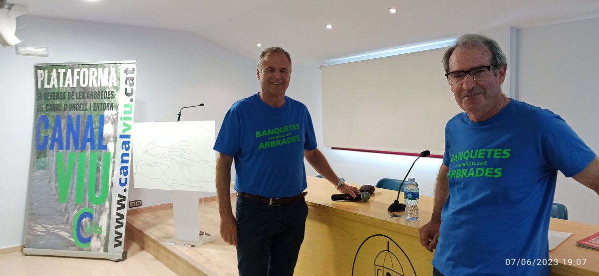BanquetaDePalau's tweet photo. Josep M Falip, coordinador de la #Xarxa d'Entitats Locals 
de  la #Plataforma @canalviu
ens ha donat una xerrada molt interessant
envers els Rius de la Plana d'Urgell, 
abans de  i  ja fets els Canals d'Urgell https://t.co/MhlBya5bV7