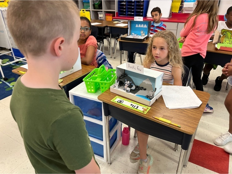2nd grade students recently completed animal research projects. The students then held gallery walks to share their learning and allow other students to come see their work. 
#HighlandHighlight
