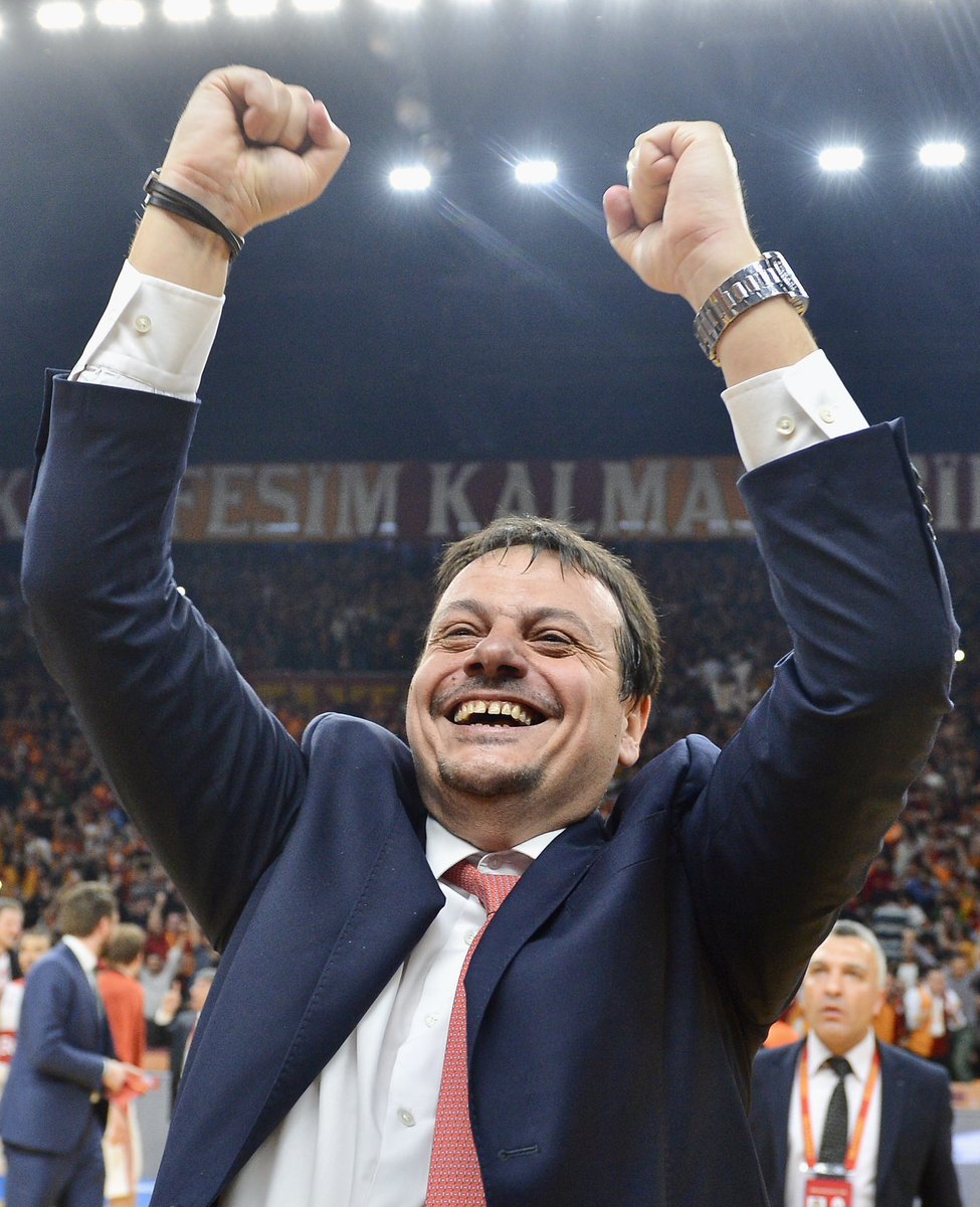 Bu ikonik duruş genelde şampiyonluk getirir.
Her şeye rağmen!
#ErginAtaman
@AnadoluEfesSK