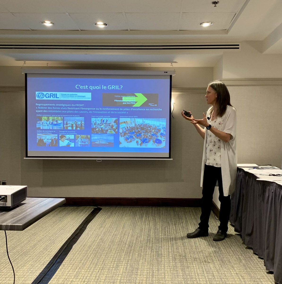 GRIL_Limnologie's tweet photo. Notre coordonnatrice générale et agente de liaison @Mafallu présente le GRIL avant de faire un tour d’horizon de l’impact des activités humaines sur les lacs au Forum national des lacs.
@RNCREQ @FRQ_NT #communauteFRQ https://t.co/5qoYQyujxx