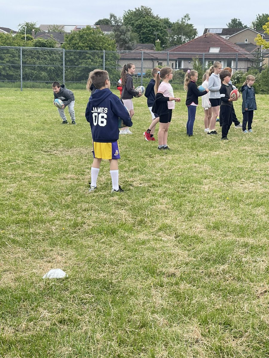 DeanburnPS_P4_3's tweet photo. We have been so busy today! Rugby, football, beep test, fruit rockets, basketball, mindfulness…we will all sleep well tonight! 😊 #DPSHealthweek and a HUGE thank you to all of our amazing volunteers who ran the workshops! https://t.co/Fe6xhgvNpa