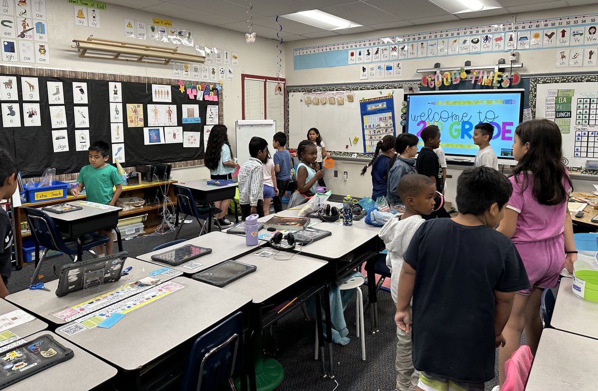 MrsKowalevicz's tweet photo. So much fun hosting Kindergarten today and telling them what to expect in 1st grade!! We also visited 2nd grade and chatted with friends about what to expect next year!! π«π8οΈβ£ #EOYcountdown #FunInFirst #AlmostSecondGraders #APSisAwesome @RandolphStars https://t.co/QR8pwf1Rec