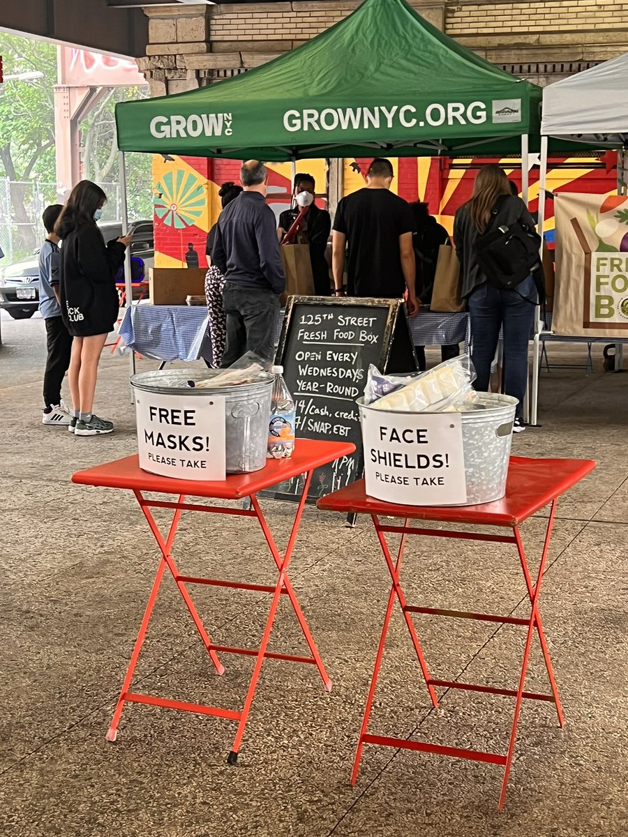 tgloveraa's tweet photo. If anyone near 125th needs a mask there are free masks under the metro north https://t.co/N6sUsH0ymA