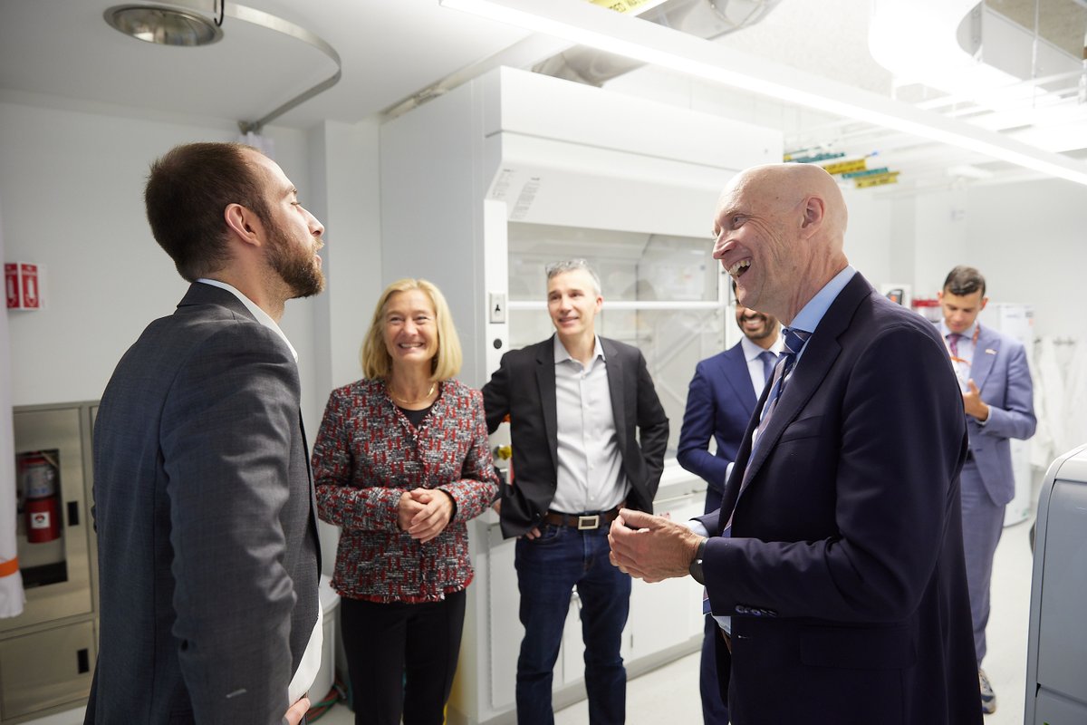 #Startups are one of key drivers of #innovation for finding new solutions. Today at @BioLabsBoston, the founder, investor and other ecosystem players together with @MinisterEZK & @ministerVWS had a chance to talk about the path to growth 🚀 #NLatBIO2023 #BIO2023