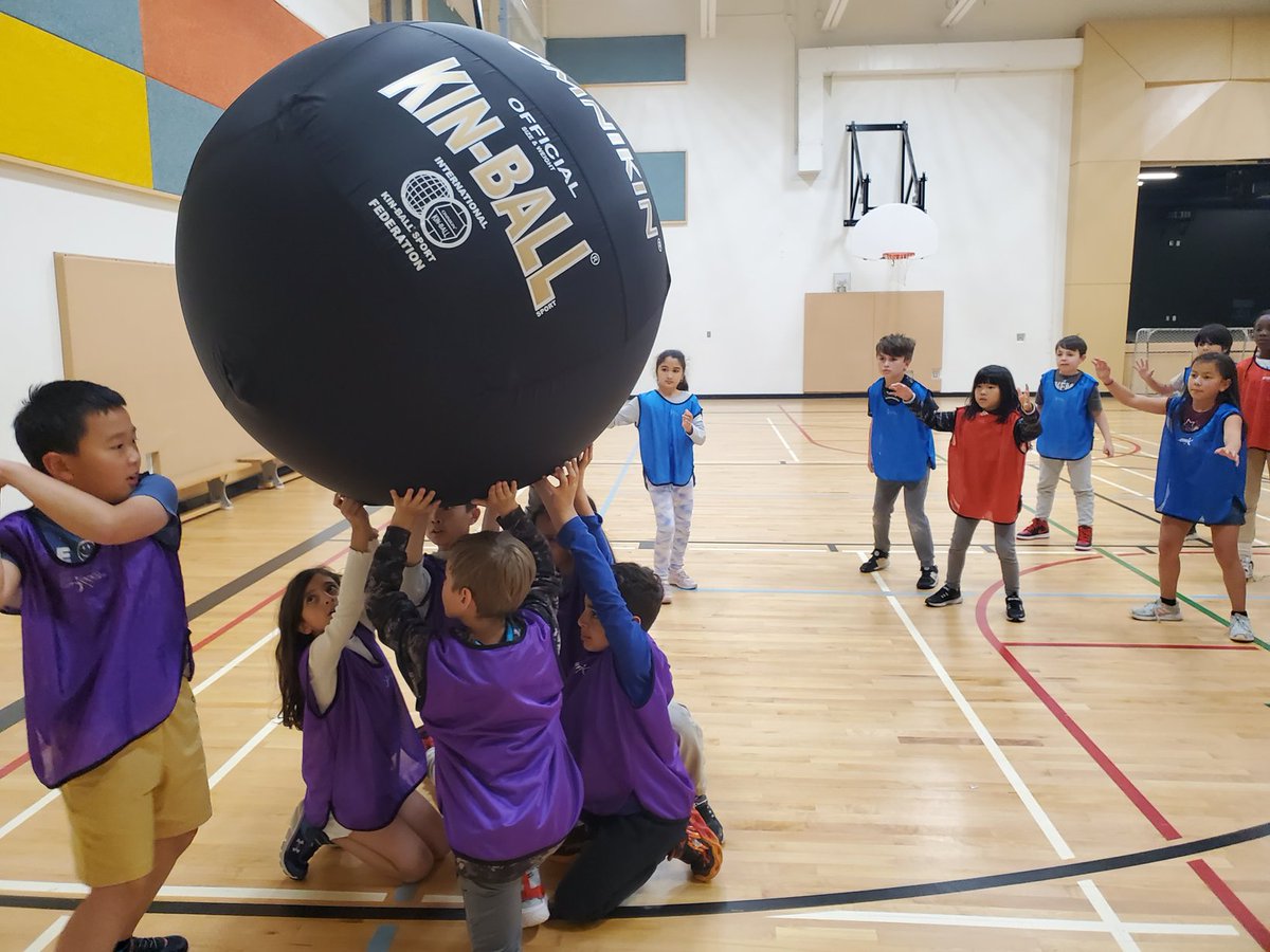 Kin-Ball 🏐 with our new Omnikin ball!
Players working as a team to hold and strike the GIANT ball.