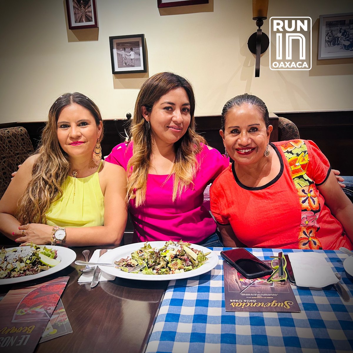 RunInOaxaca's tweet photo. 🏁🩷Llevamos a cabo nuestra cena de 5° aniversario de #ChicasRunIn, previo a nuestra carrera atlética. 

Estos momentos de convivencia, nos unen, motivan y crean lazos valiosos de amistad.  

#ItaliannisOaxaca #CalidadRunIn https://t.co/o2UsAEGLTV