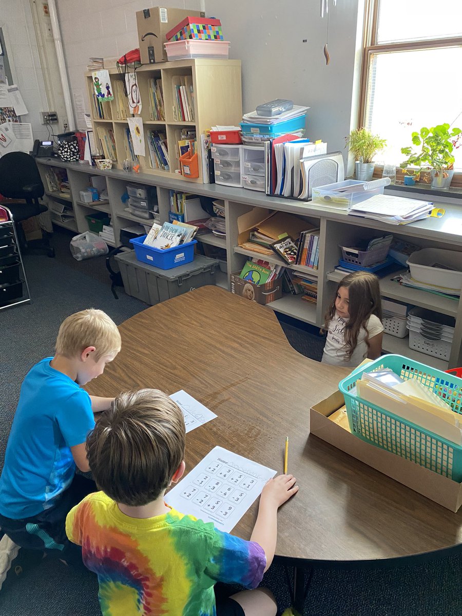 MrsWilsonsClass's tweet photo. Teacher for an Hour Day! We learned Math, how to draw 3D shapes, and how to make a cootie catcher 😊 https://t.co/EvvqL3ziEz
