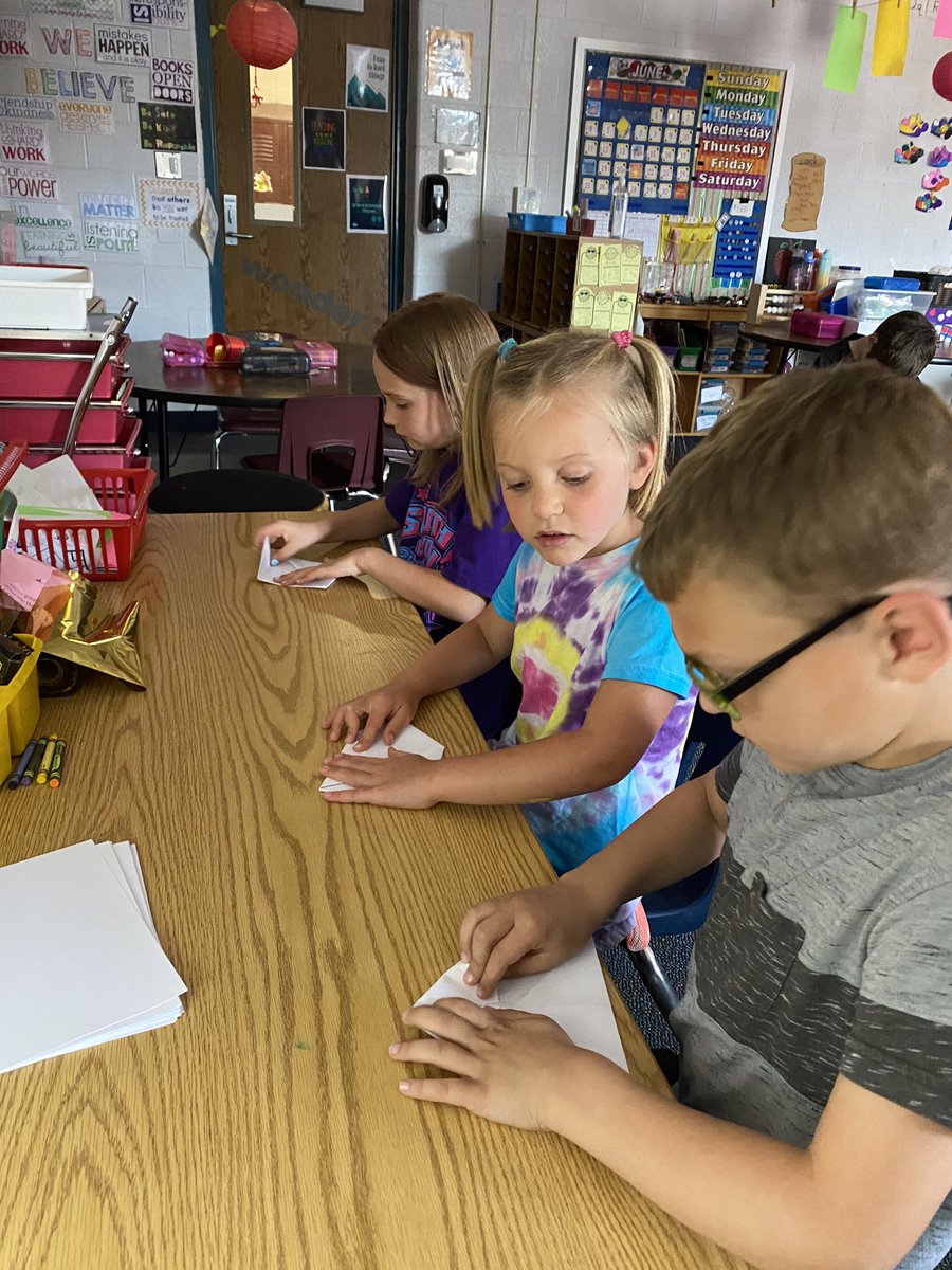 Teacher for an Hour Day! We learned Math, how to draw 3D shapes, and how to make a cootie catcher 😊