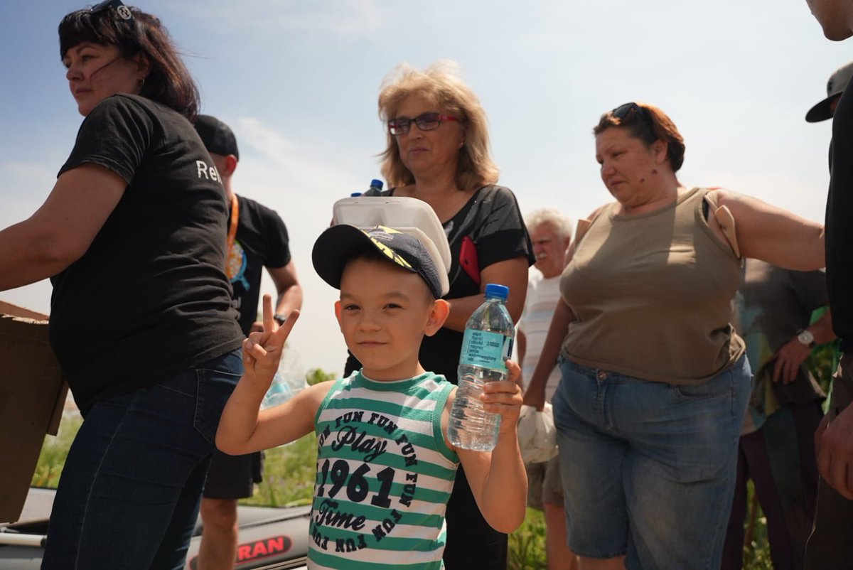 WCKitchen's tweet photo. In the aftermath of the dam flooding in the Kherson region yesterday, WCK is continuing to provide nourishment to families with warm meals &amp; clean water. The water level in the area continues to rise, but the smiles of the kids we get to support keep us going 💙 #ChefsForUkraine https://t.co/hXKeqcuTCD