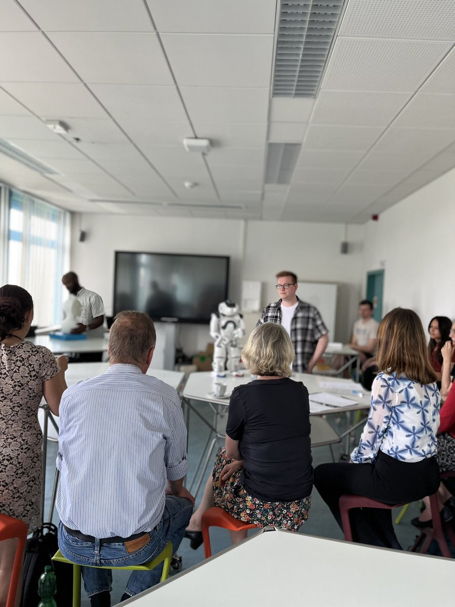 Today me and students from the Communications Lab organized a workshop with humanoid robots for teachers in my department at @BHT_bln and had lots of fun playing different (more or less) serious games with @NaoRobot @furhatrobotics @PepperTheRobot cc @KDL_BHT @HFDdigital