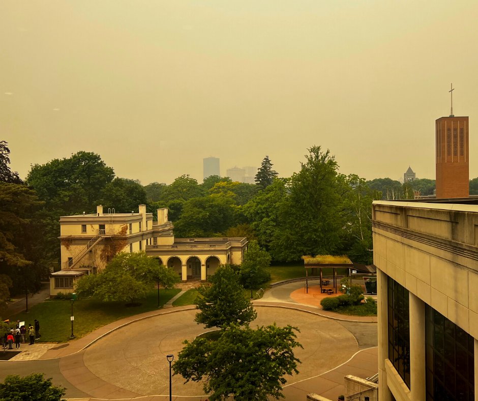 rocRMSC's tweet photo. The warm red-orange atmosphere we're seeing today is created from smoke particles transported by the wind from wildfires in Quebec. These particles suspended in the air block shorter wavelengths and enable the longest wavelength—red—to come through. 

Stay safe, friends! https://t.co/oHfKyrxLP8