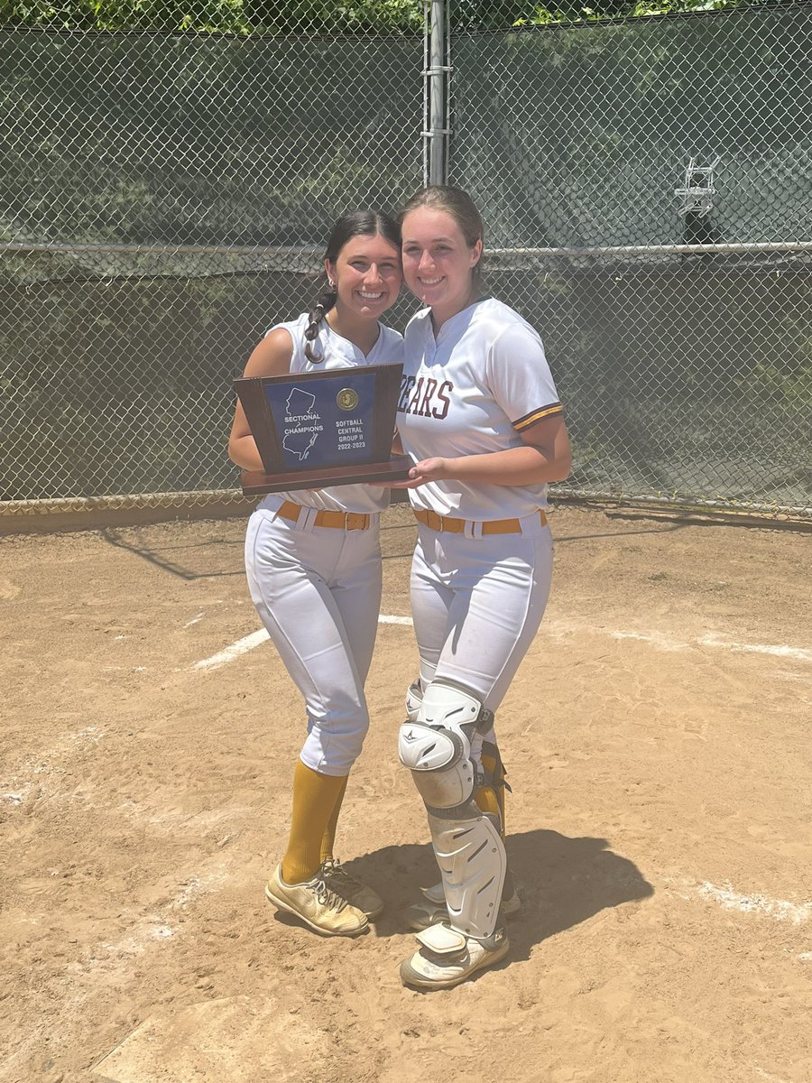 2025Faux's tweet photo. What a great season this year for Delran! Not the way we wanted it to end but I’m so proud of these girls! I ended the season with 21 RBIs and 22 hits!! So looking forward to the next two years, Go Bears! ❤️🥎🐻 @JOutlawsGold @TopPreps @Los_Stuff @ExtraInningSB @IHartFastpitch https://t.co/uoQNRdRyY0