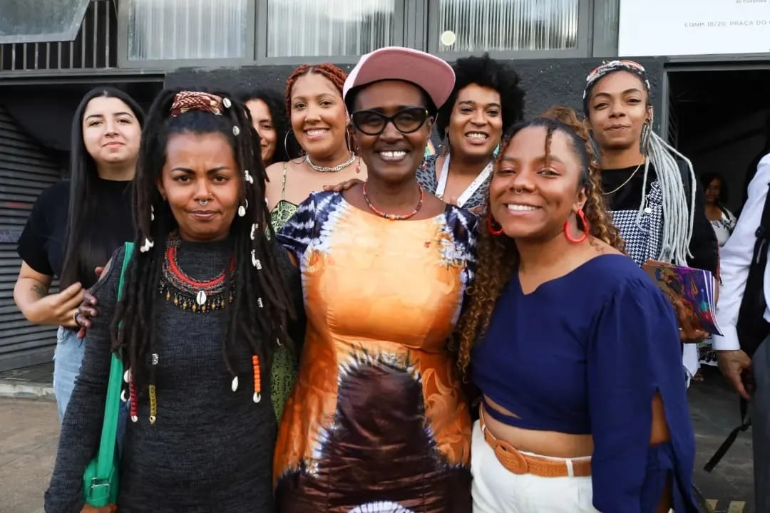 UNAIDS's tweet photo. UNAIDS Exec. Director @winnie_byanyima and @michaelmarmot visited @jovemdeexpressa project, in Ceilandia, #Brazil. The project empowers young people, carrying out community therapy, prevention of violence, crime and drug use, and encouraging healthy and entrepreneurial practices. https://t.co/jznpT7nSAy
