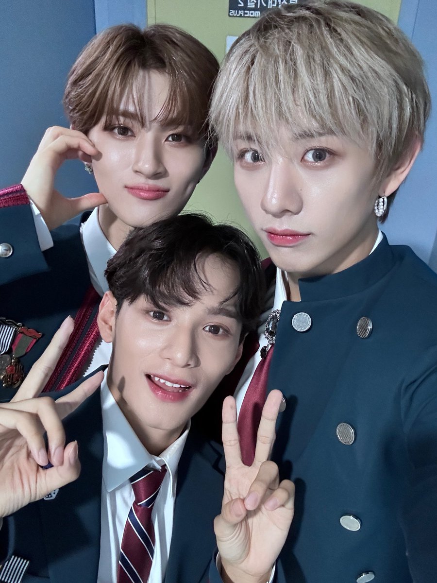 XODIAC_MEMBERS's tweet photo. [#씽] 

잘 자요ㅋㅋㅋ (자얀 baby 왜 안자요👶🏻)

#XODIAC #소디엑 #SING #씽 https://t.co/c2lpeRxRZi