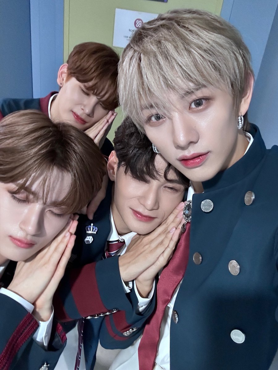 XODIAC_MEMBERS's tweet photo. [#씽] 

잘 자요ㅋㅋㅋ (자얀 baby 왜 안자요👶🏻)

#XODIAC #소디엑 #SING #씽 https://t.co/c2lpeRxRZi
