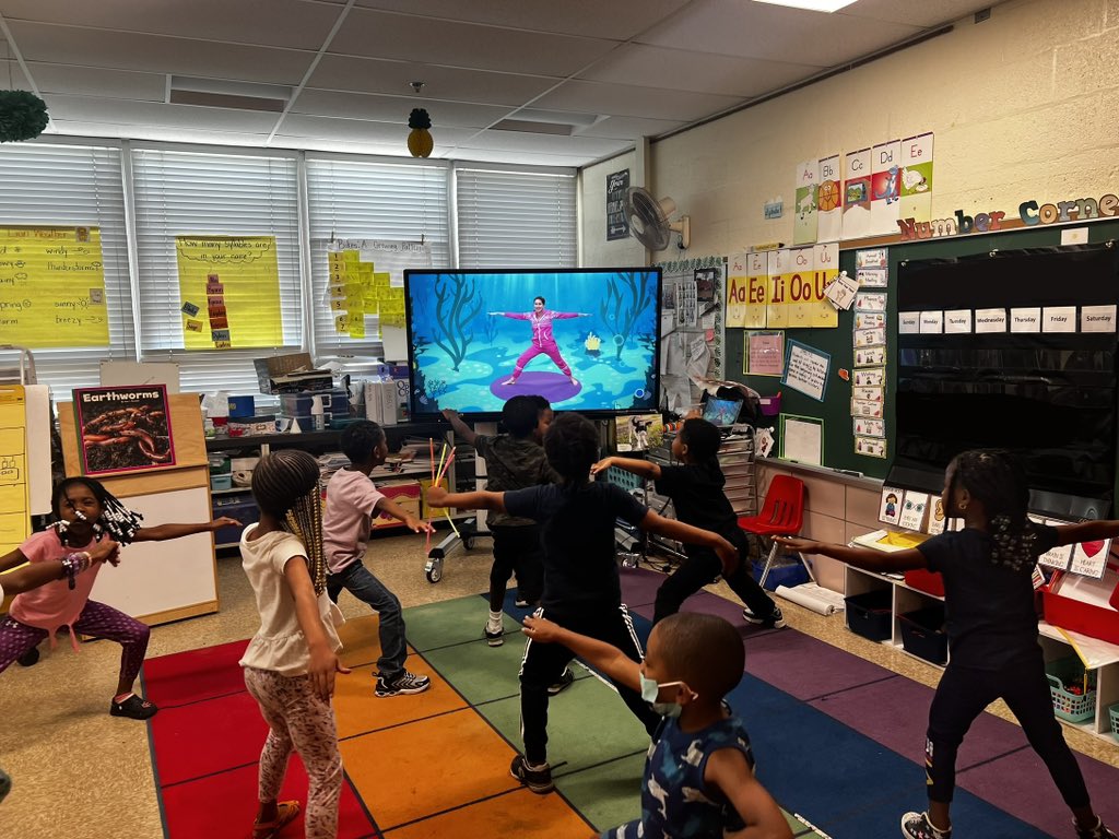 ErinDent_'s tweet photo. E is for Exercise! We started our day with some yoga 🧘🏻‍♀️ https://t.co/q2Q8xElGv4