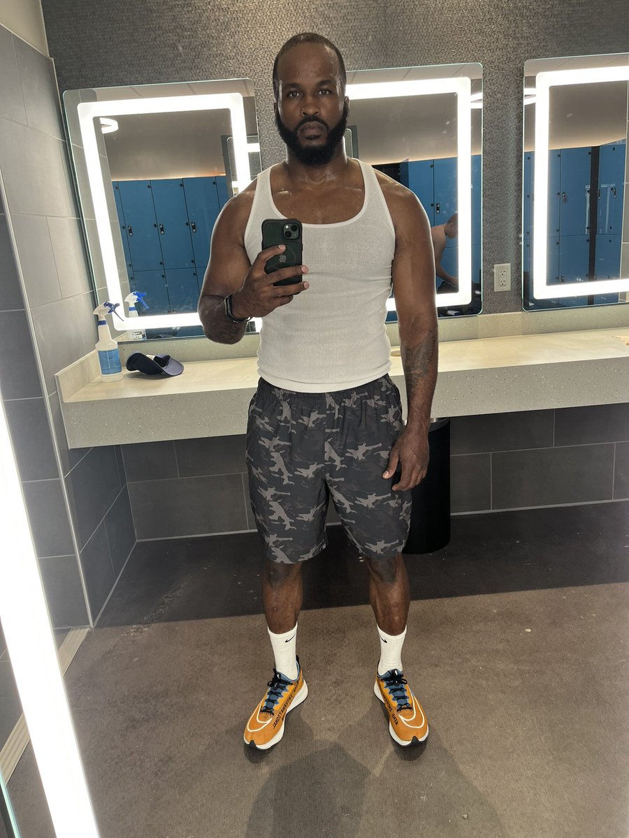bet_I_pull_out's tweet photo. I talk a lot about health and I can fasho back it up. 6’1, 202lbs #Cyclist #Swimmer #LightWeightTraining #TrimDown #fitfamily https://t.co/aqIa9tB5l4