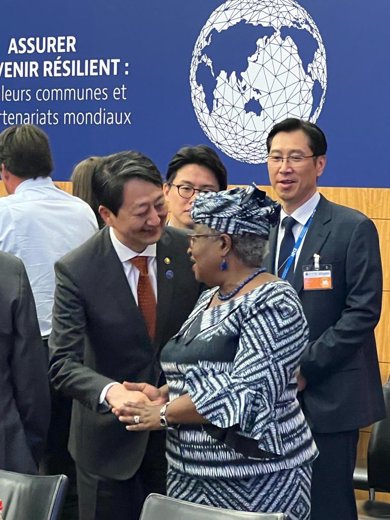 At @OECD’s Trade Ministers Meeting. Addressed Ministers on Economic Resilience. We need deeper & inclusive supply chains that bring in emerging markets & developing countries - i.e Reglobalization! W/@KemiBadenoch & @MathiasCormann. Also w/@DamienOConnorMP & Dukgeun Ahn of Korea