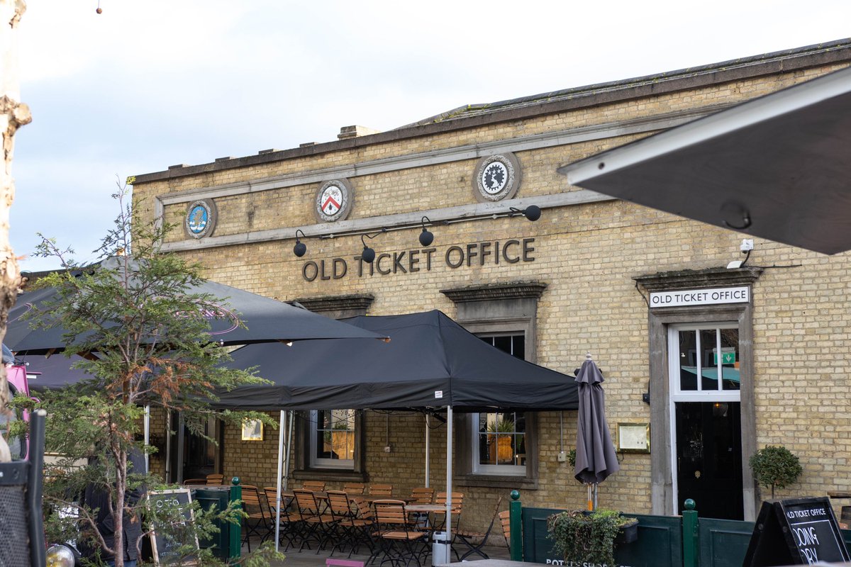 BushLettings's tweet photo. 𝗥𝗲𝗮𝘀𝗼𝗻𝘀 𝘁𝗼 𝗹𝗶𝘃𝗲 𝗶𝗻 𝗖𝗮𝗺𝗯𝗿𝗶𝗱𝗴𝗲: 

Did you know that Cambridge is home to 110 pubs! Plenty of places to enjoy and socialise with friends and family 🫱🏼‍🫲🏽

#Bush #BushLettings https://t.co/i6ssejKgLz