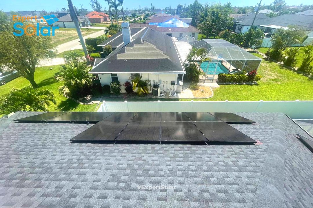 The rare mid week installation post! 
Here's progress of a home in Cape Coral. 🌴
💡Remember: the highest demand for electricity generation is in the hotter seasons! Send us a message to make the switch to Solar! #SummerIsComing ☀️ #energiasolar #solarpower #solarenergy