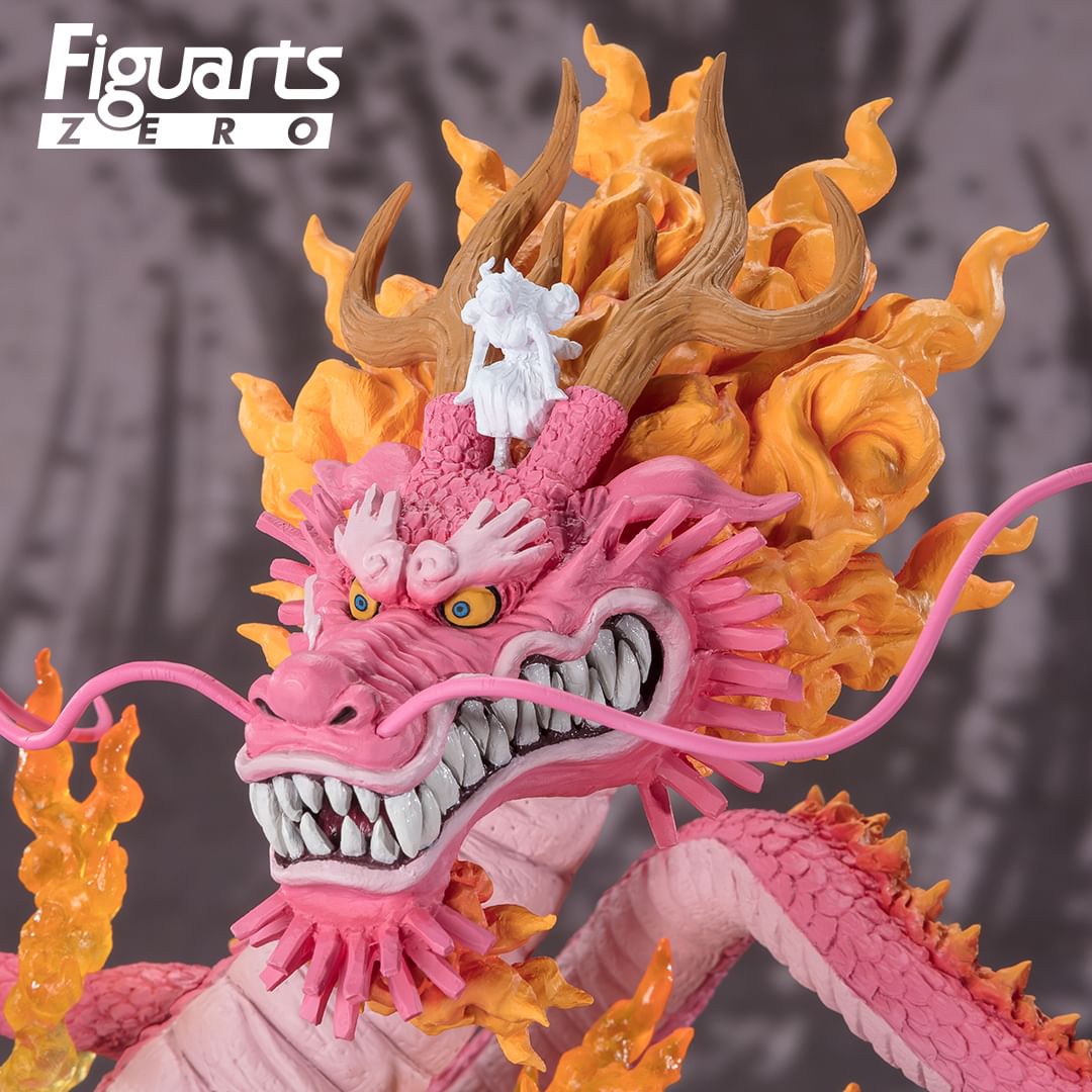 KOUZUKI MOMONOSUKE, from 'ONE PIECE' joins Figuarts ZERO in Twin Dragons mode! Expressive and colorful, he's riding a cloud in this action-packed scene with lots of physical presence! Pre-orders open this week.

#onepiece #figuartszero #tamashiinations