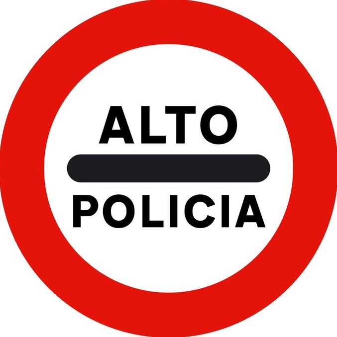🔹Si estamos realizando un #control policial es por alguna razón...⤵

🔹Podríamos estar buscando algo o a alguien peligroso, por ello mejor si no avisas de nuestra #localización 🚔

🔹En estos casos la #ColaboraciónCiudadana es fundamental 💙