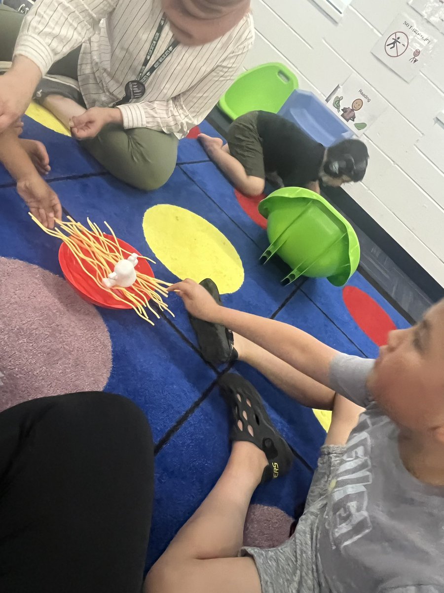 Miss Dixon tweet media