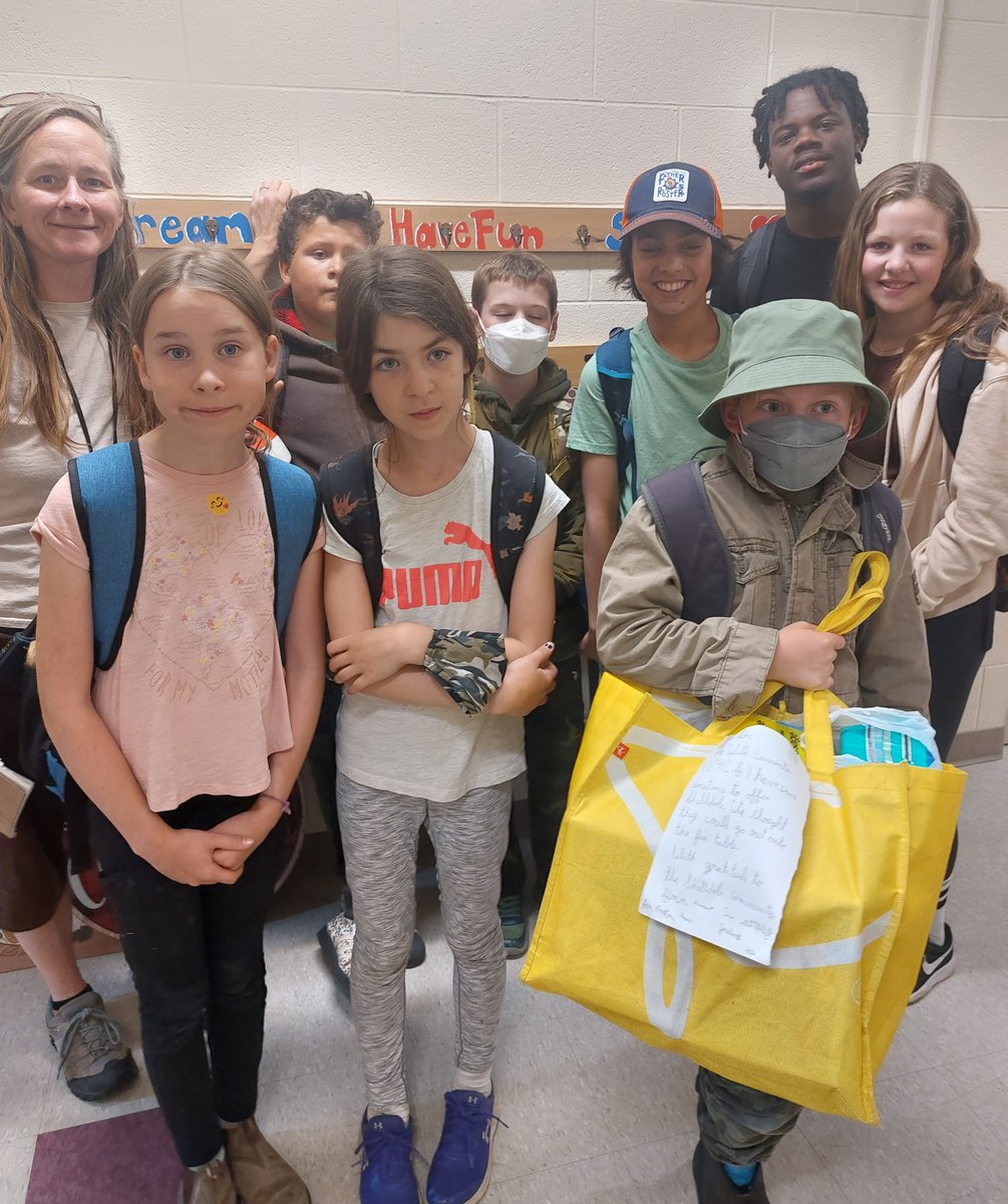 ShelldaleFG's tweet photo. Thanks to our friends at #GuelphOutdoorSchool for the bag of goodies. Our kids in Afterschool Programs are sure to enjoy them! Your kindness is so appreciated π
#Guelph #kidssupportingkids
#communitygivingback #grateful #afterschoolprogram #GuelphGives https://t.co/rh5DeNZvSp
