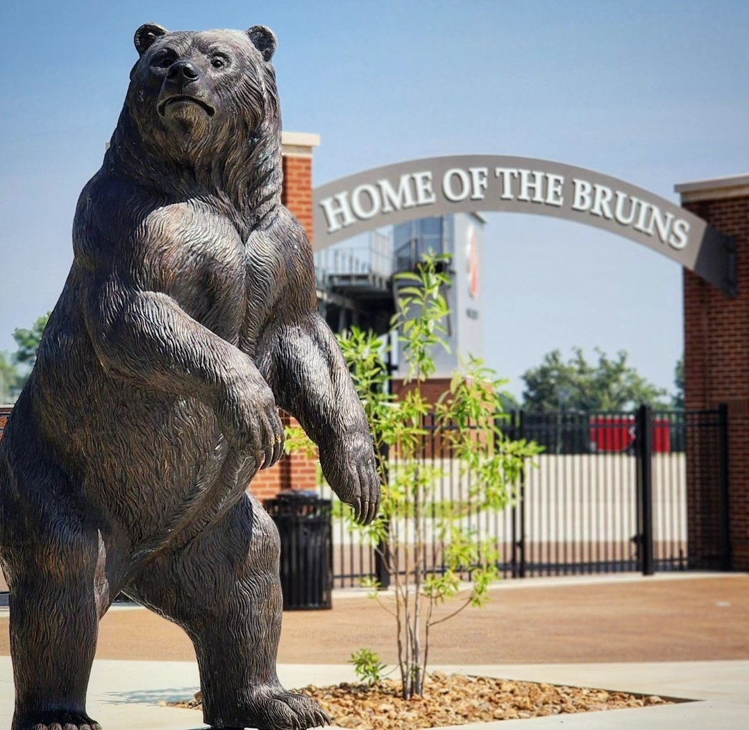 The Senior Project for the Class of 2023 is almost complete! This 900 lb Bruin will greet Friday night fans and create photo ops for decades to come! GO BRUINS! 
#USJClassof2023