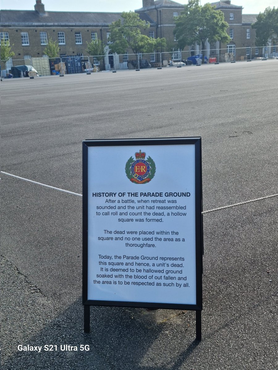 StCrad's tweet photo. Brompton bks, signs placed at all 4 corners of the square. https://t.co/0OkHc9Ofq2