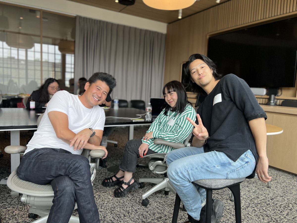 discover_surf's tweet photo. It was an incredible honor to celebrate #AAPIHM with Mono Stereo Groove in partnership with APIECE (@warnermusic Group's ERG) and @lionsshareworld for their second annual AAPI songwriting camp, focused on elevating and uplifting AAPI talent and voices in the music industry. https://t.co/MRzrT49gFV