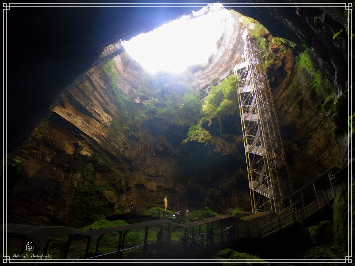 melounantho's tweet photo. 📸 Le gouffre de Padirac
Pour certains le trou de l'enfer, l'entrée du diable 😈
130 ans d'histoire !!
Avec ces 35 mètres de diamètre environ et 103 mètres de profondeur le gouffre est une visite a ne pas louper  
https://t.co/eV3OkGFwc3
.
#gouffredepadirac #france #photoamateur https://t.co/7QoJFGgoW6