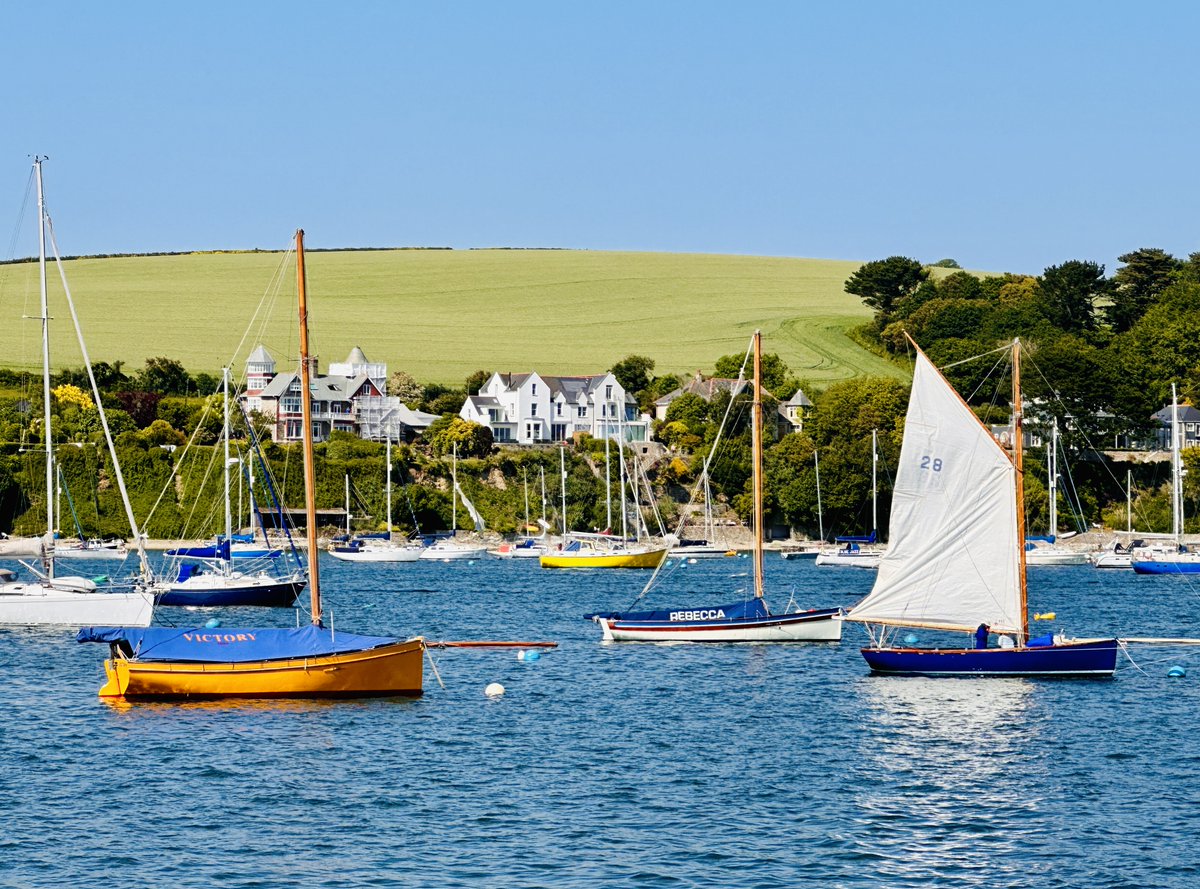 Colourful boats looking across the Flushing #lovefalmouth #swisbest #ilovecornwall #lovewhereyoulive