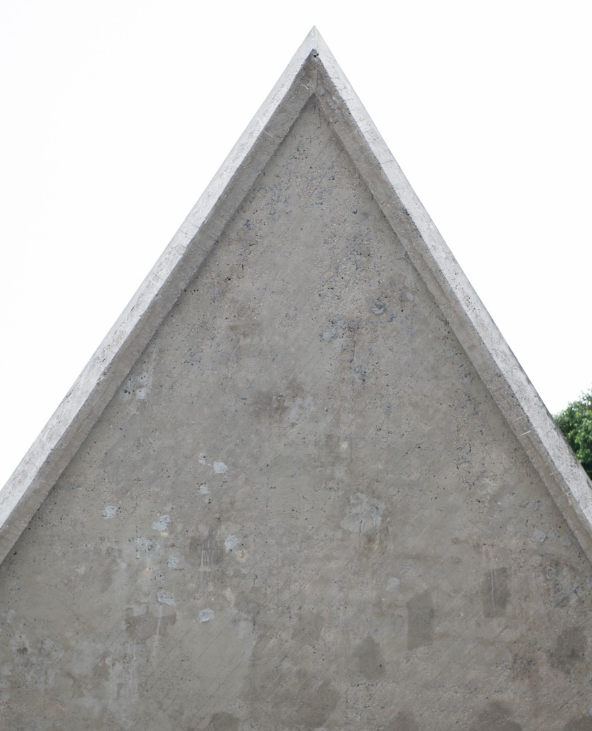 Alejandro Zohn’s Concha Acústica (1958-59) is an outdoor amphitheater situated in the sprawling 42-acre Parque Agua Azul in the La Aurora neighborhood of Guadalajara. With a seating capacity of approx 6k, Concha Acústica has become one of the most iconic venues in Guadalajara.